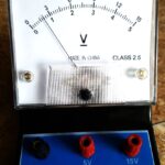 ولت متر عقربه ای DC رومیزی 15V