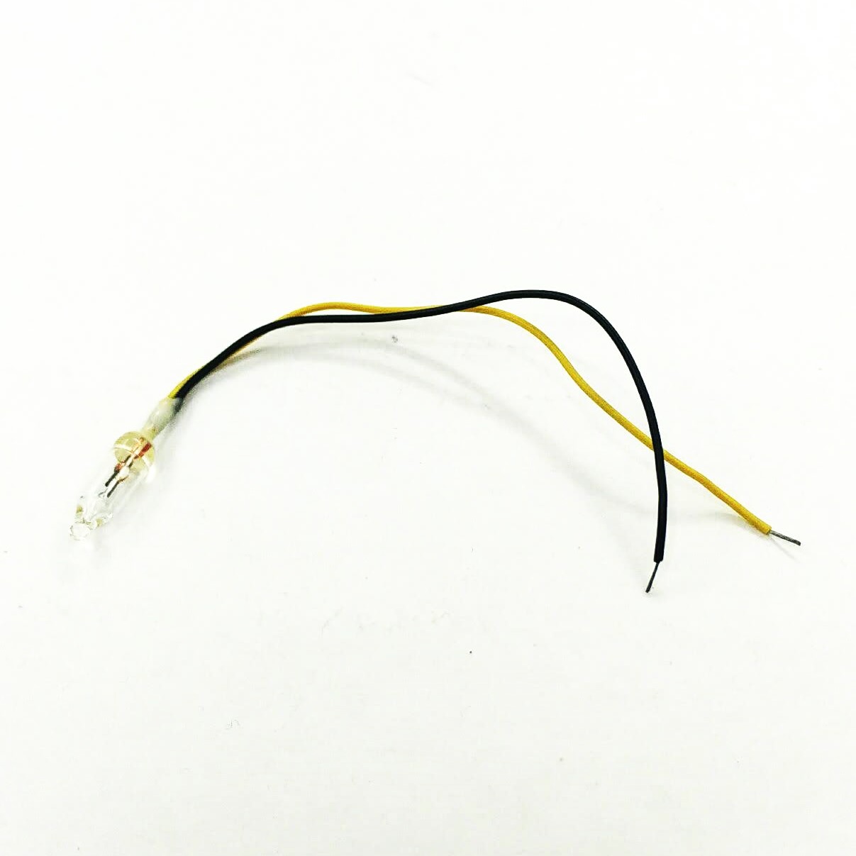 لامپ رشته ای 9 ولت سیم دار 4X12 میلی متر لامپ رشته ای 9 ولت سیم دار 4X12 میلی متر