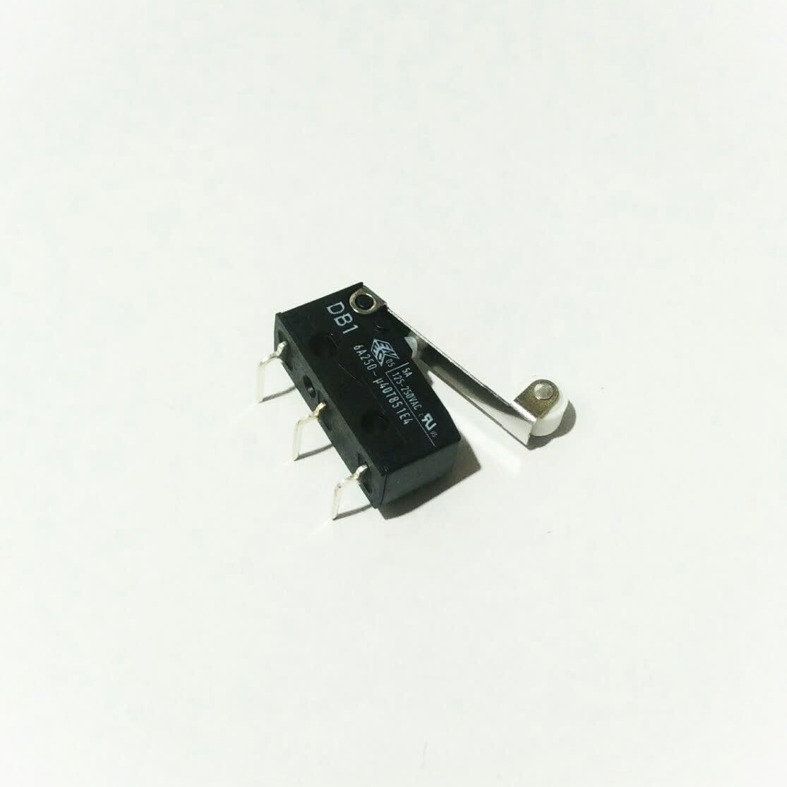 میکروسوئیچ 3A 250VAC غلتک دار پایه سوزنی رایت 20 میلی متر میکروسوئیچ 3A 250VAC غلتک دار پایه سوزنی رایت 20 میلی متر